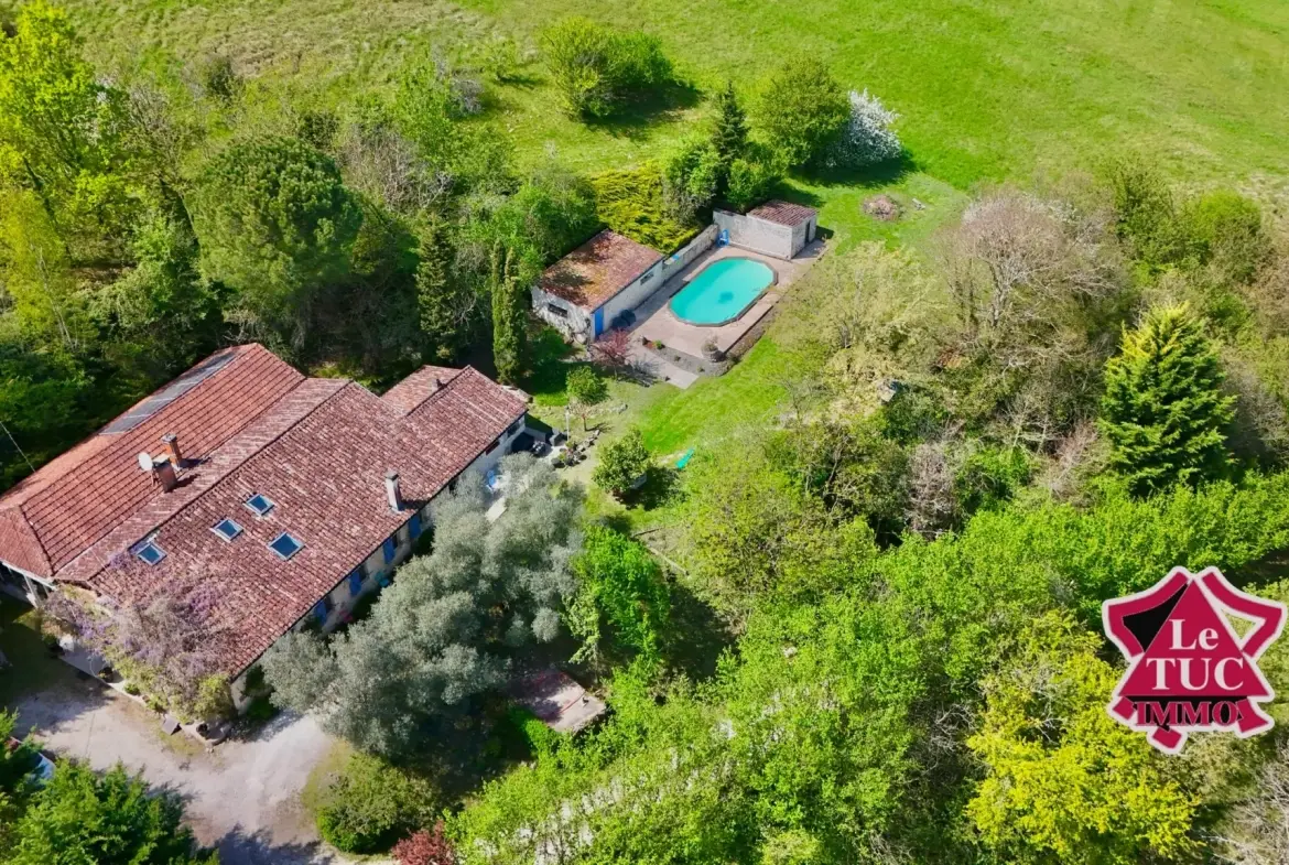 Belle maison rénovée avec vue sur la vallée, piscine et potentiel locatif à Penne d’Agenais 