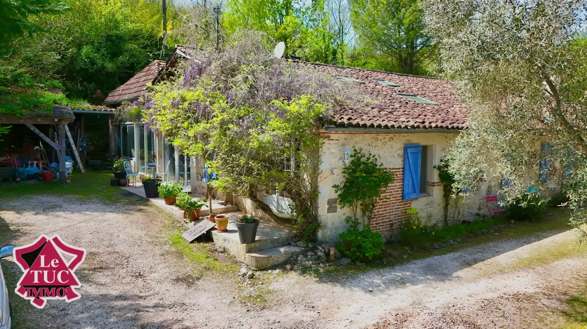 Belle maison rénovée avec vue sur la vallée, piscine et potentiel locatif à Penne d’Agenais 