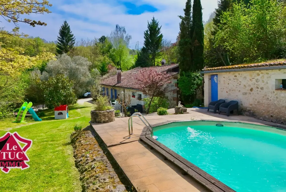Belle maison rénovée avec vue sur la vallée, piscine et potentiel locatif à Penne d’Agenais 