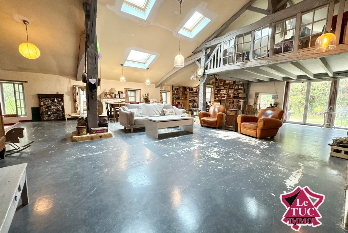 Belle maison rénovée avec vue sur la vallée, piscine et potentiel locatif à Penne d’Agenais 