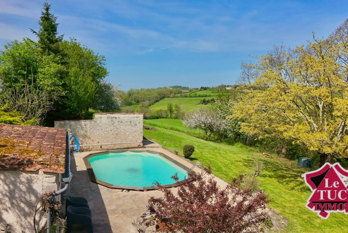 Belle maison rénovée avec vue sur la vallée, piscine et potentiel locatif à Penne d’Agenais 