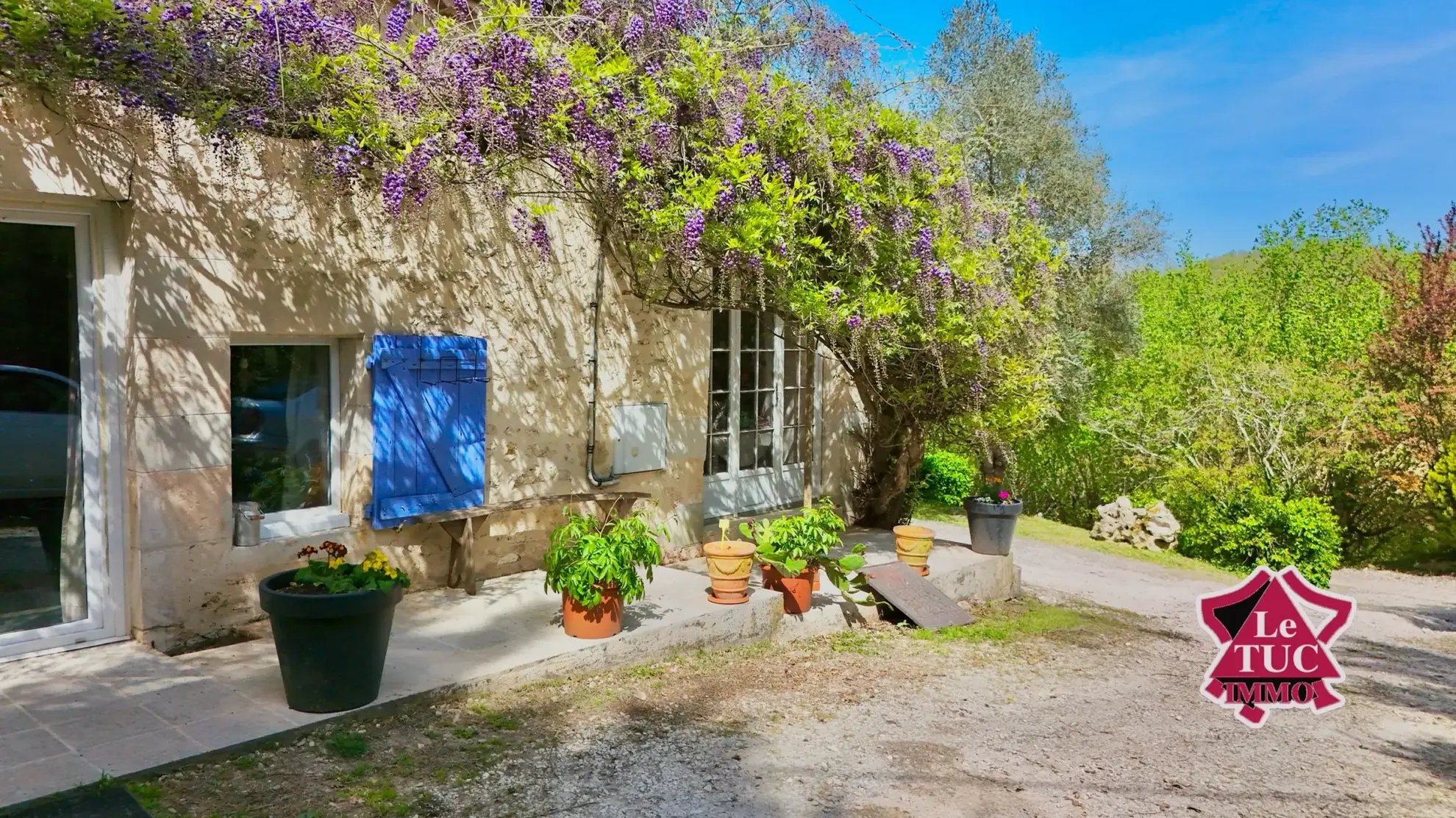 Belle maison rénovée avec vue sur la vallée, piscine et potentiel locatif à Penne d’Agenais 