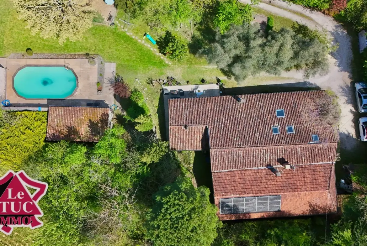 Belle maison rénovée avec vue sur la vallée, piscine et potentiel locatif à Penne d’Agenais 