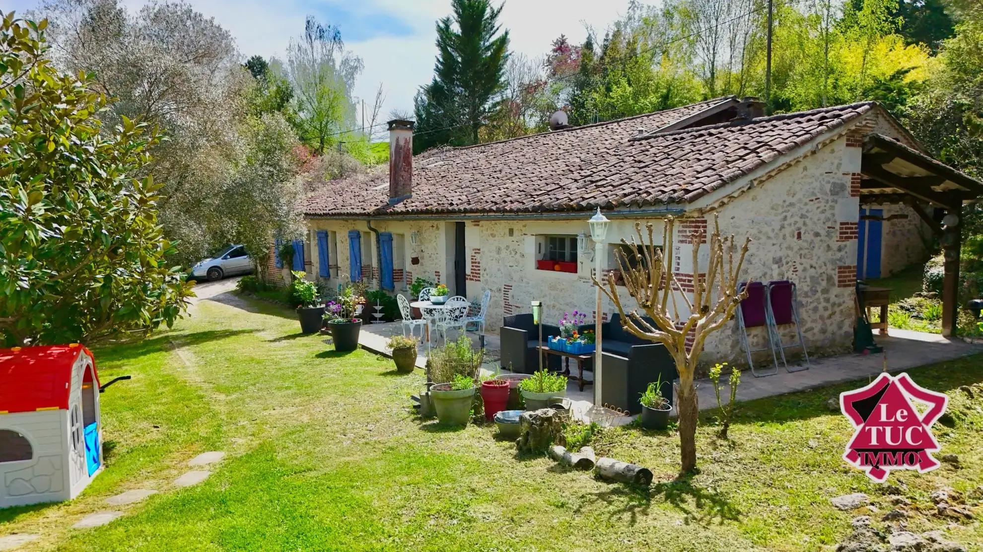 Belle maison rénovée avec vue sur la vallée, piscine et potentiel locatif à Penne d’Agenais 
