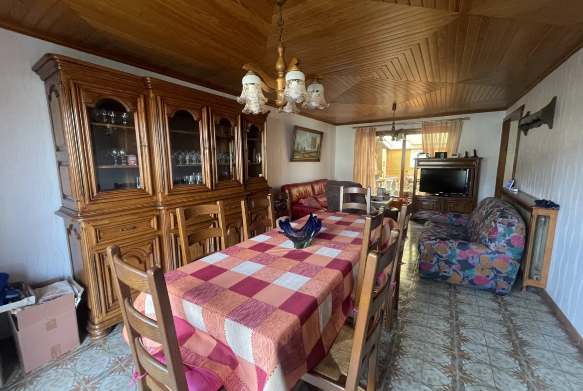 Maison à vendre à Courrières de 110 m² avec jardin et garage à 189 900 euros 