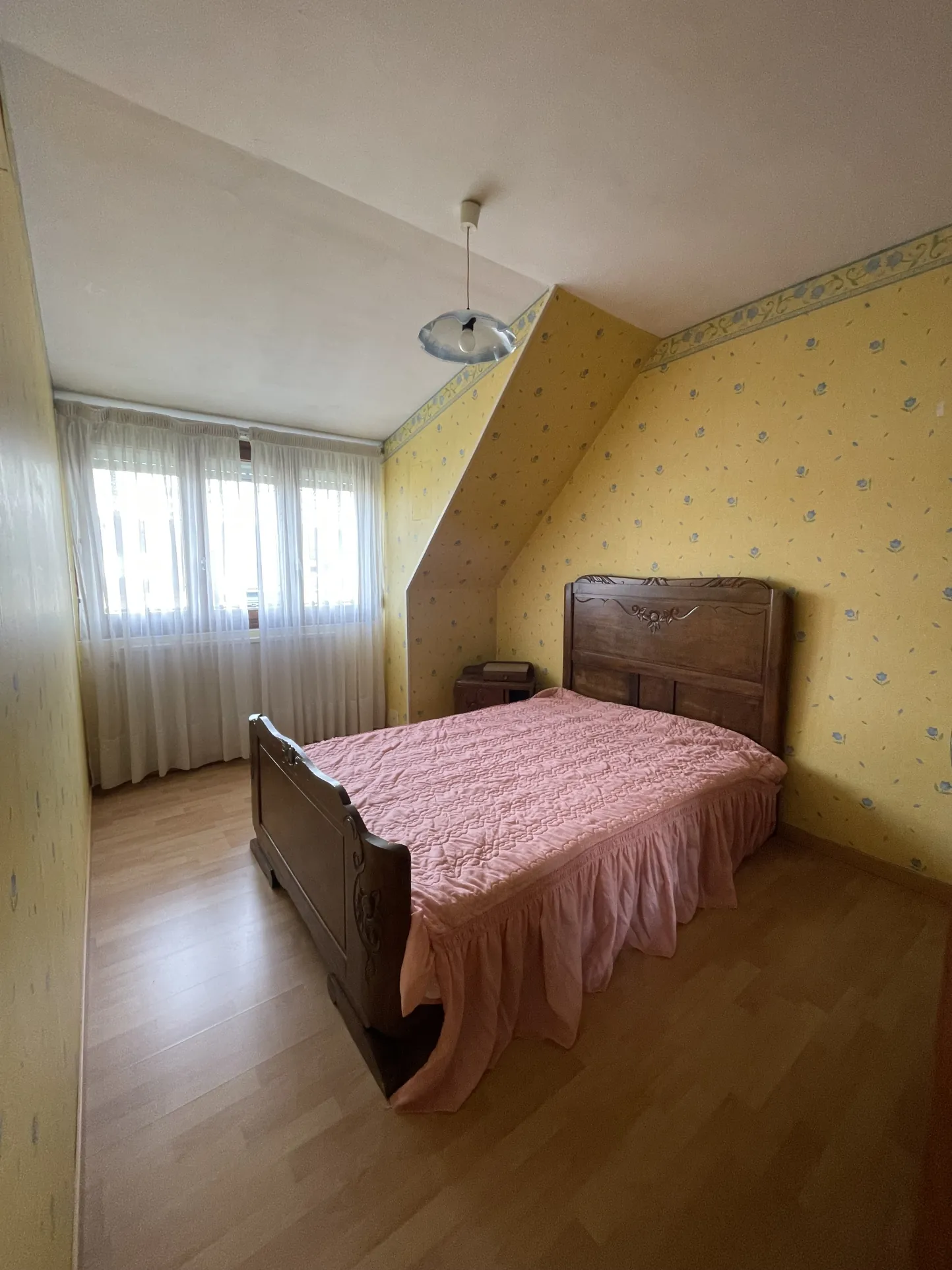 Maison à vendre à Courrières de 110 m² avec jardin et garage à 189 900 euros 