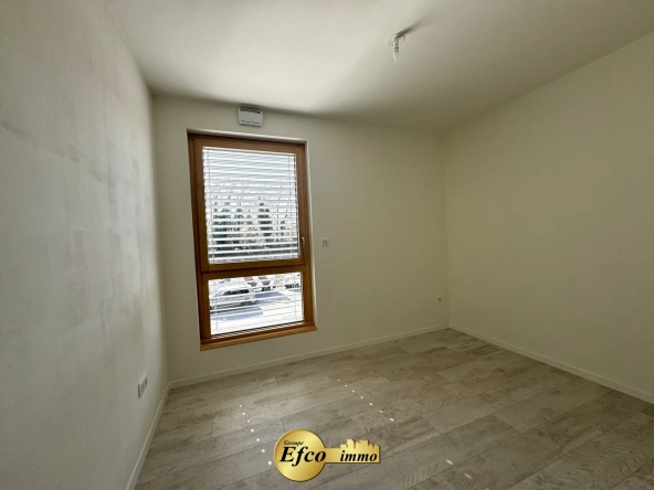Appartement T3 récent avec terrasse et parking à Saint-Louis 