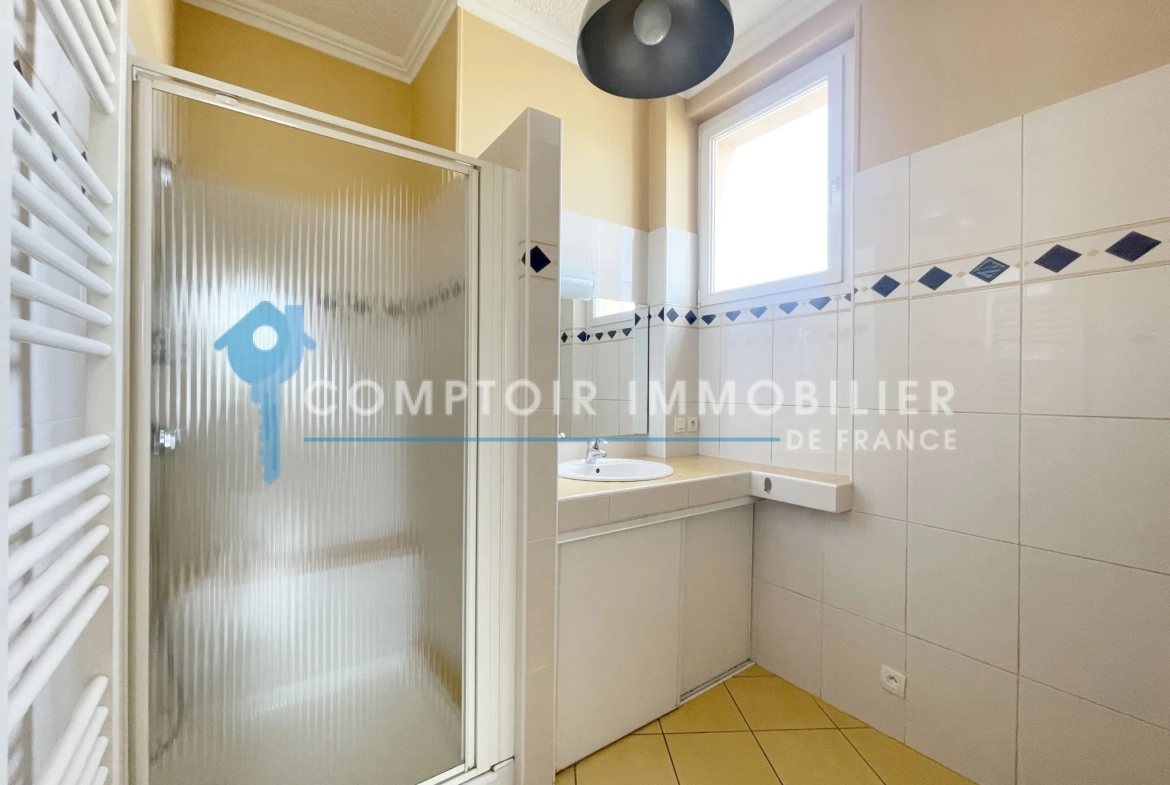 Appartement T3 à Bourg-de-Péage avec garage et espace extérieur partagé 