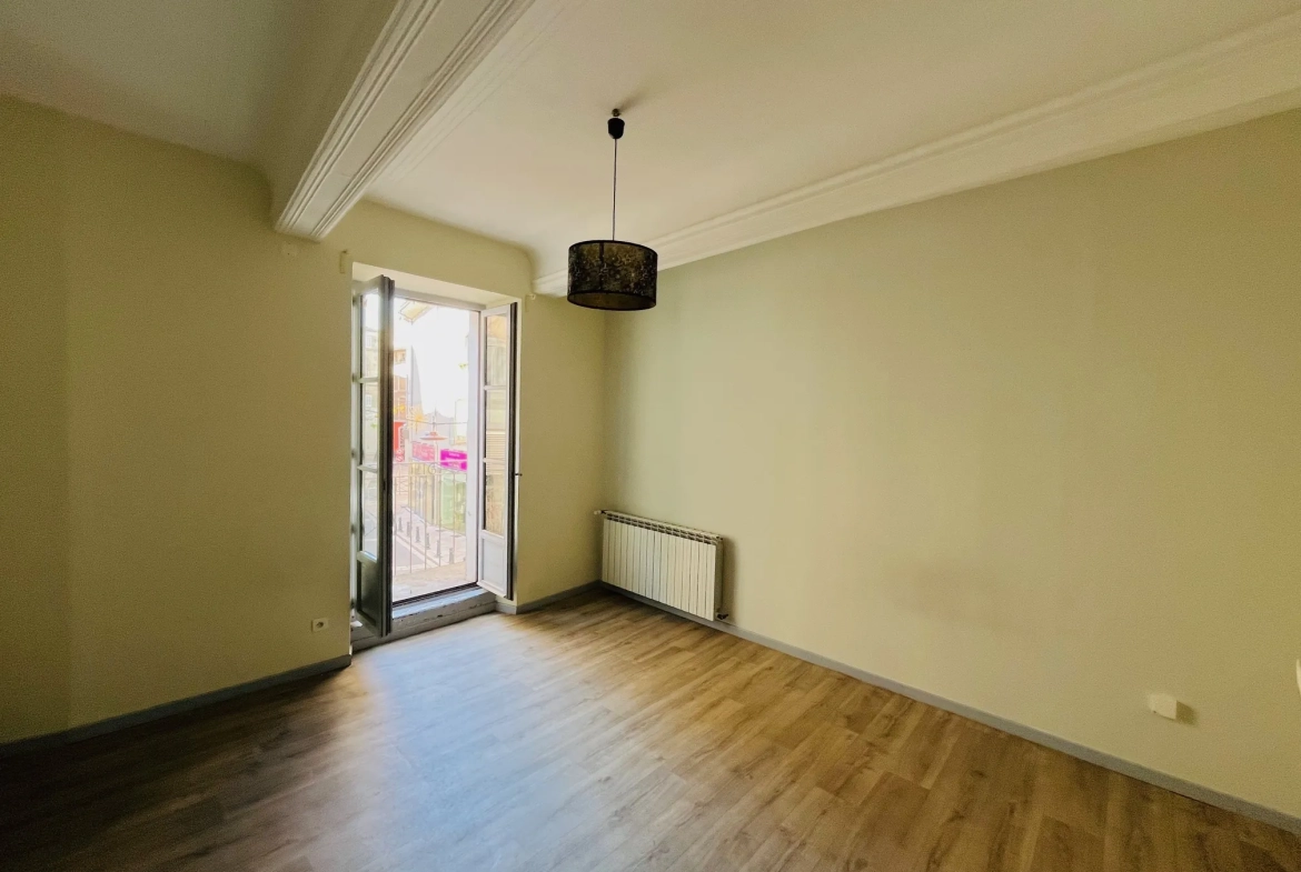 Belle maison de ville à Apt avec commerce en rez-de-chaussée - 130 m2 rénovée 