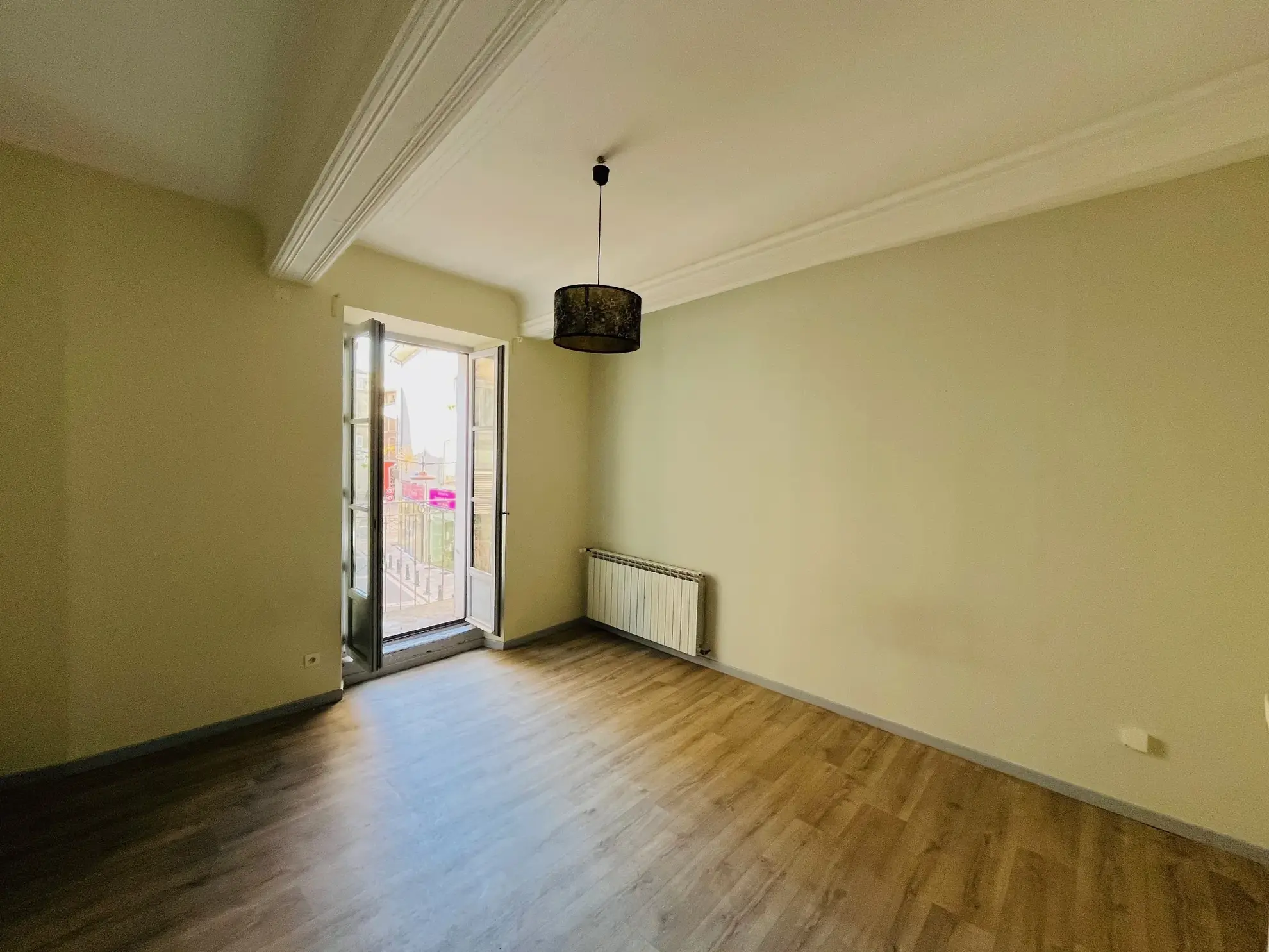 Belle maison de ville à Apt avec commerce en rez-de-chaussée - 130 m2 rénovée 
