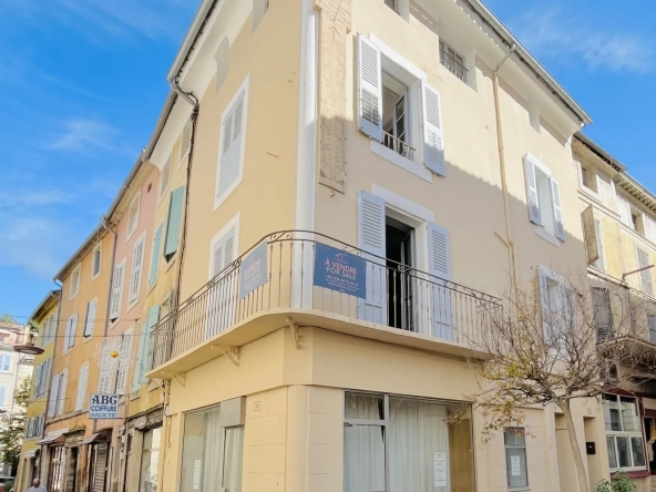 Belle maison de ville à Apt avec commerce en rez-de-chaussée - 130 m2 rénovée