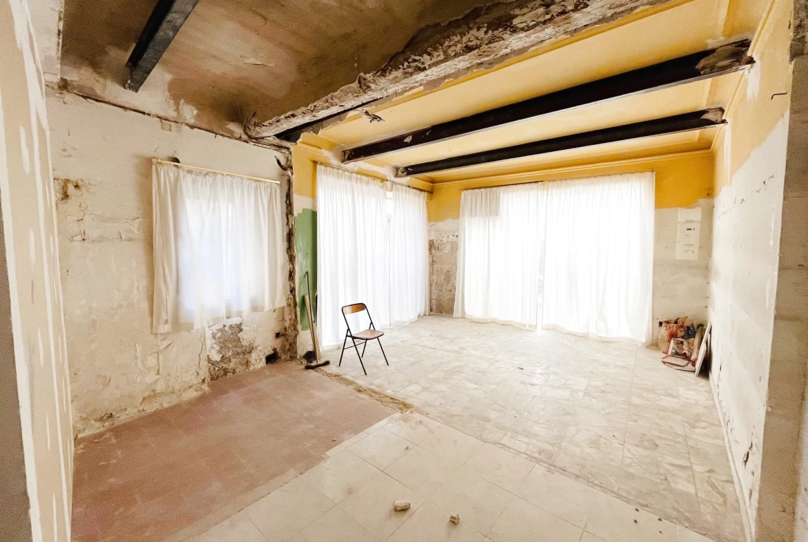 Belle maison de ville à Apt avec commerce en rez-de-chaussée - 130 m2 rénovée 