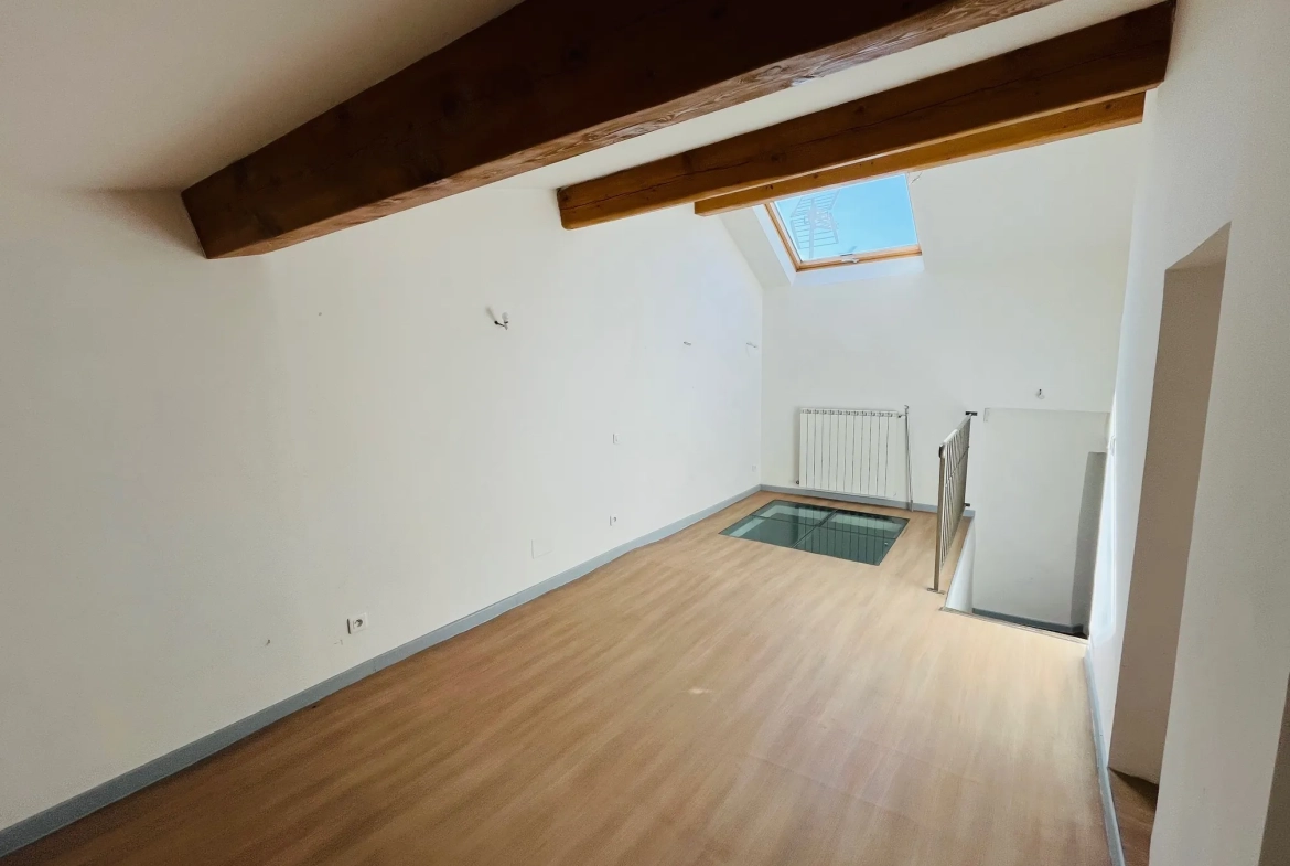 Belle maison de ville à Apt avec commerce en rez-de-chaussée - 130 m2 rénovée 