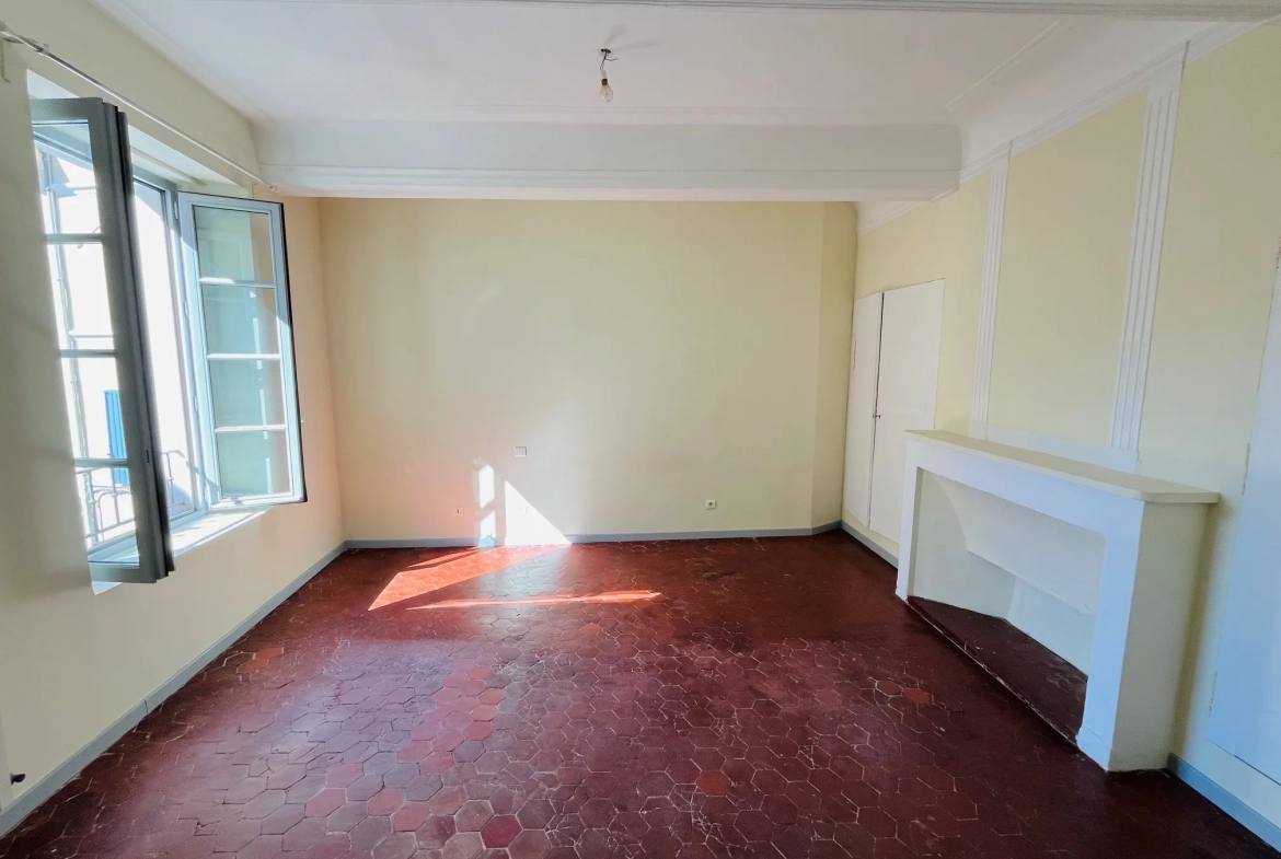 Belle maison de ville à Apt avec commerce en rez-de-chaussée - 130 m2 rénovée 