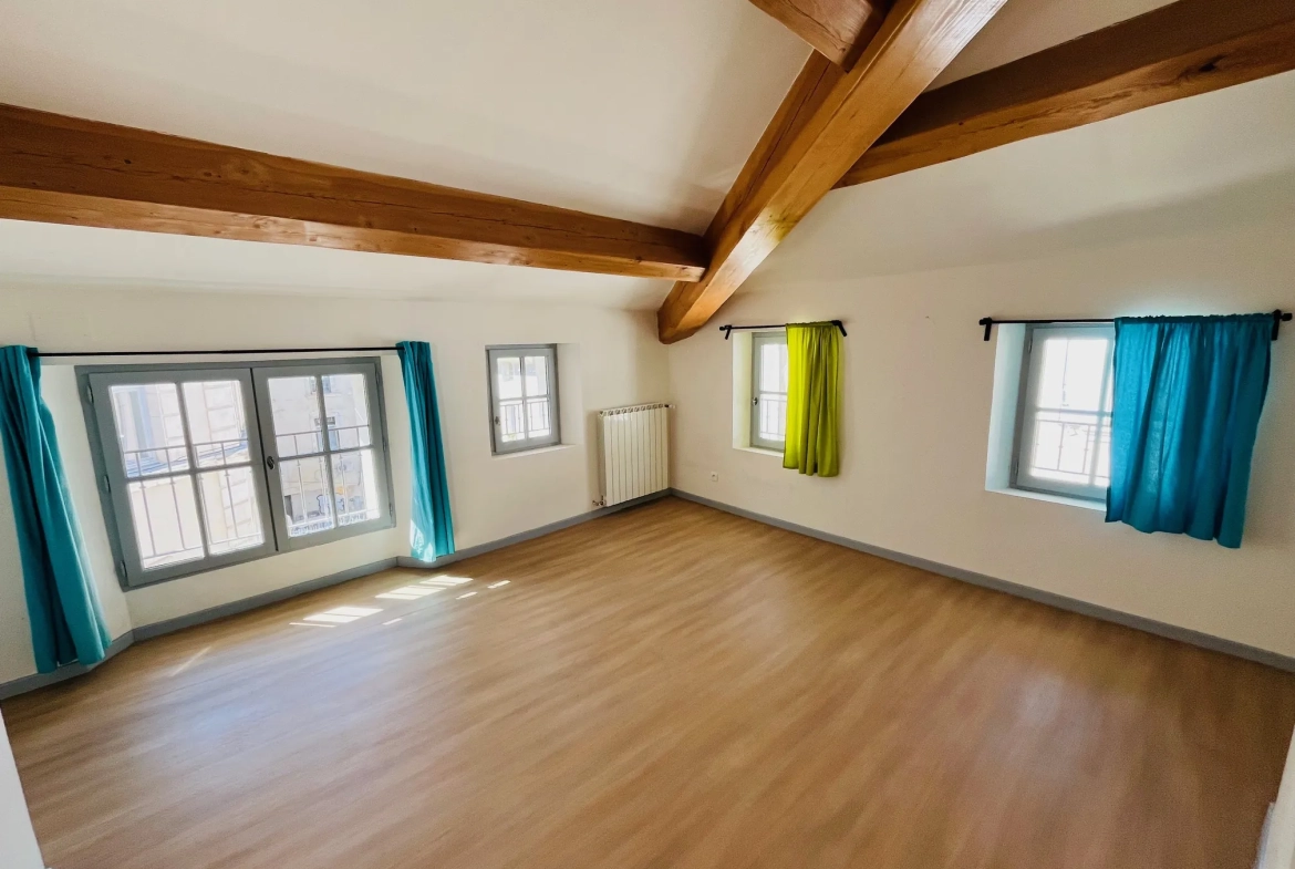 Belle maison de ville à Apt avec commerce en rez-de-chaussée - 130 m2 rénovée 