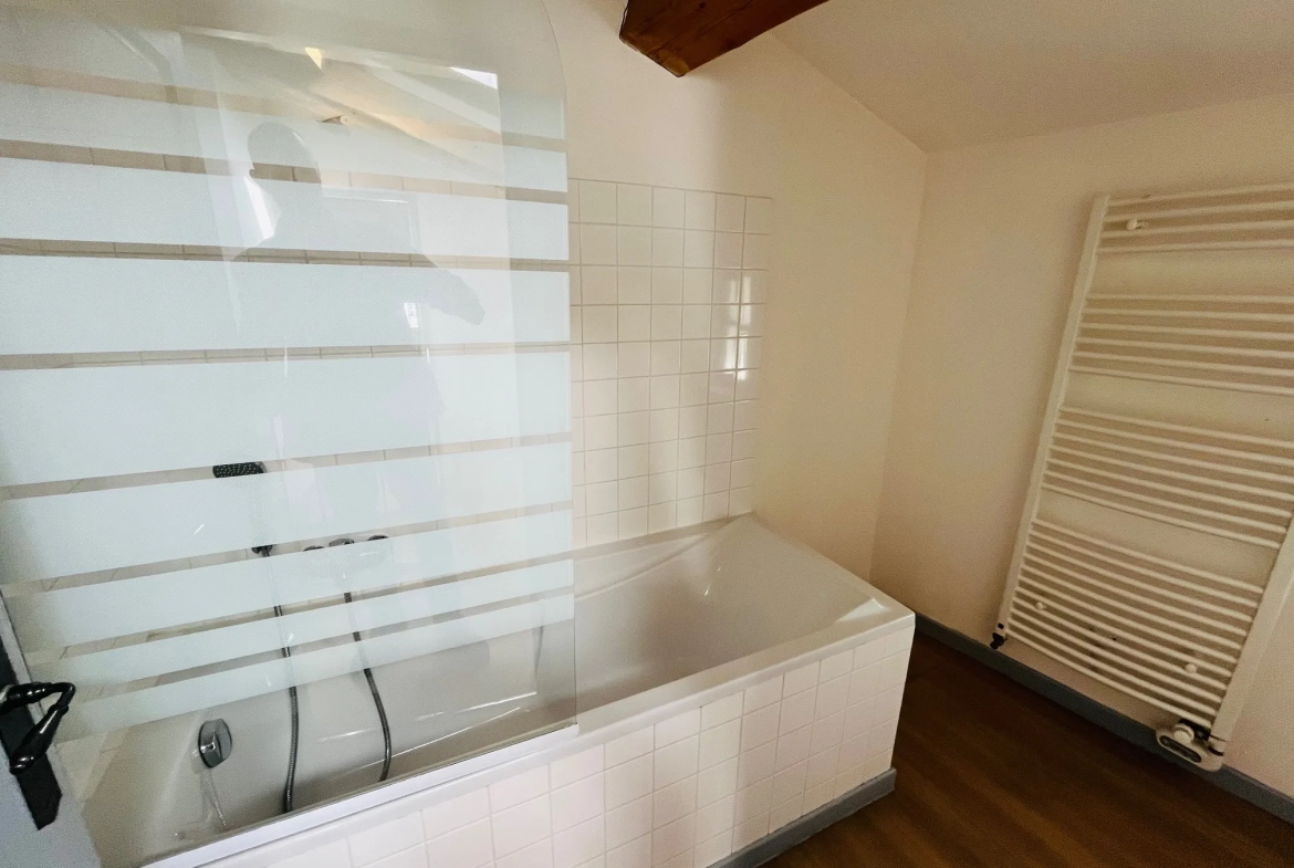 Belle maison de ville à Apt avec commerce en rez-de-chaussée - 130 m2 rénovée 