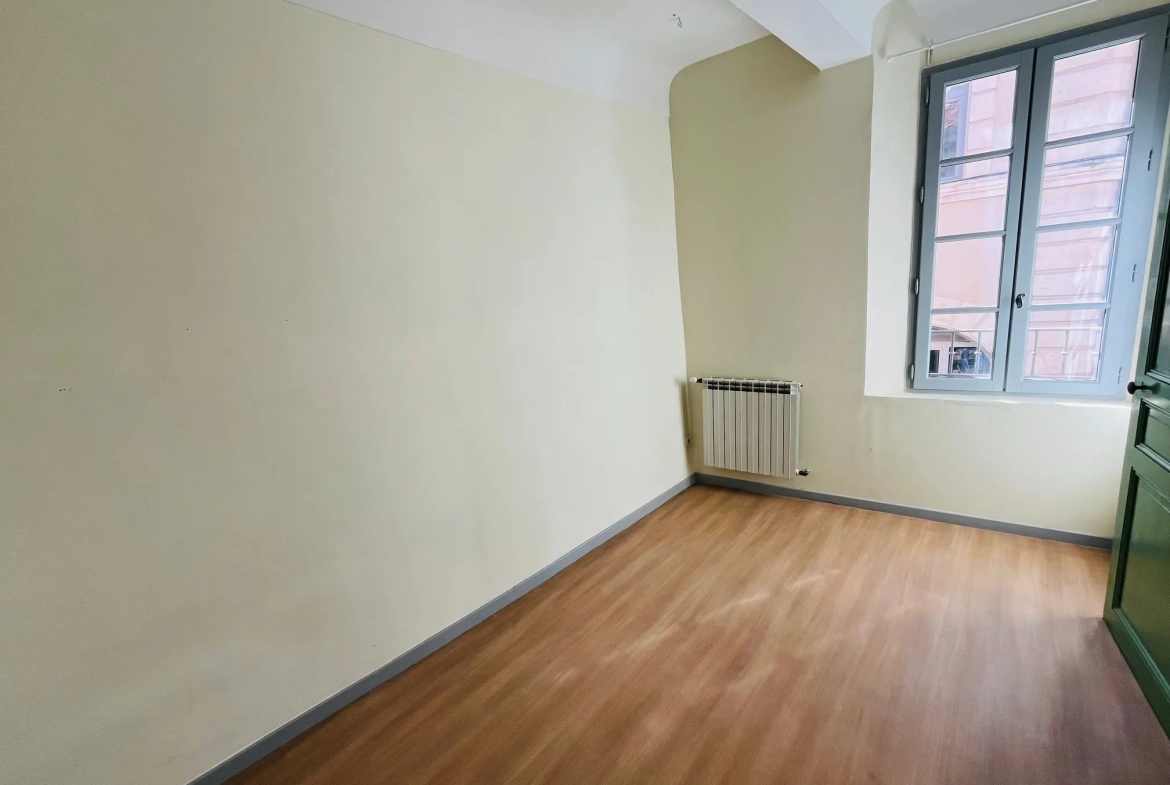 Belle maison de ville à Apt avec commerce en rez-de-chaussée - 130 m2 rénovée 