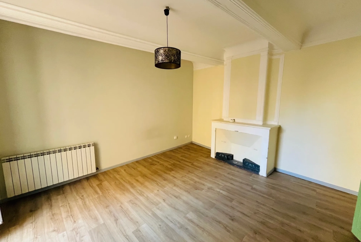 Belle maison de ville à Apt avec commerce en rez-de-chaussée - 130 m2 rénovée 