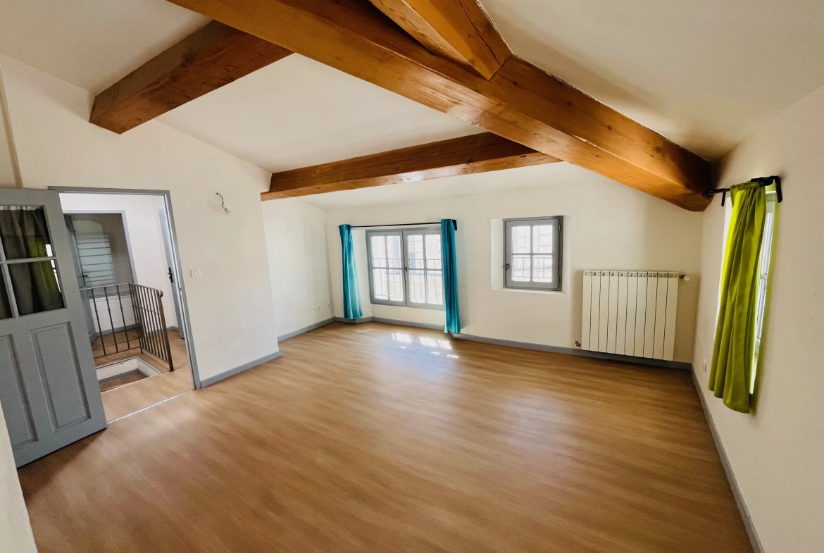 Belle maison de ville à Apt avec commerce en rez-de-chaussée - 130 m2 rénovée 