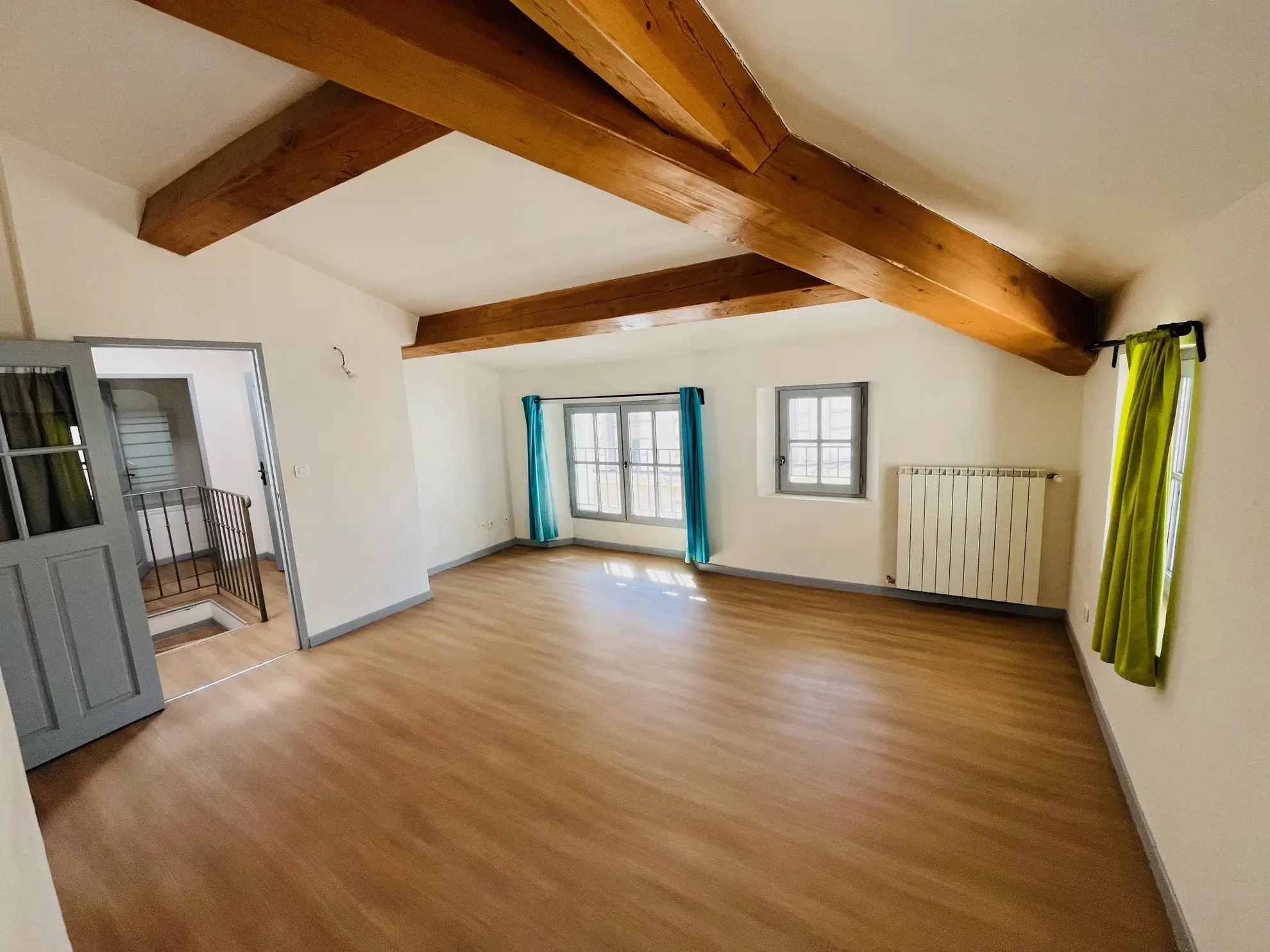 Belle maison de ville à Apt avec commerce en rez-de-chaussée - 130 m2 rénovée 