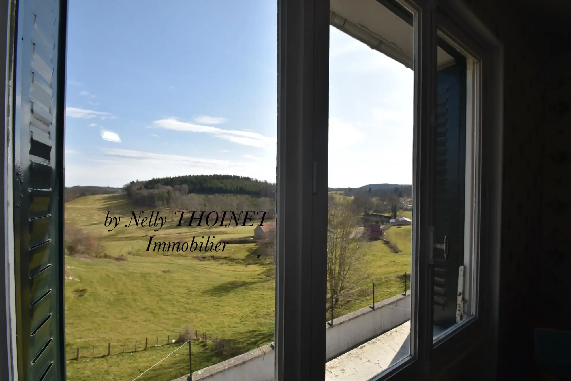 Superbe maison familiale de 208 m² à Crocq avec grand garage de 226 m² et potentiel touristique 