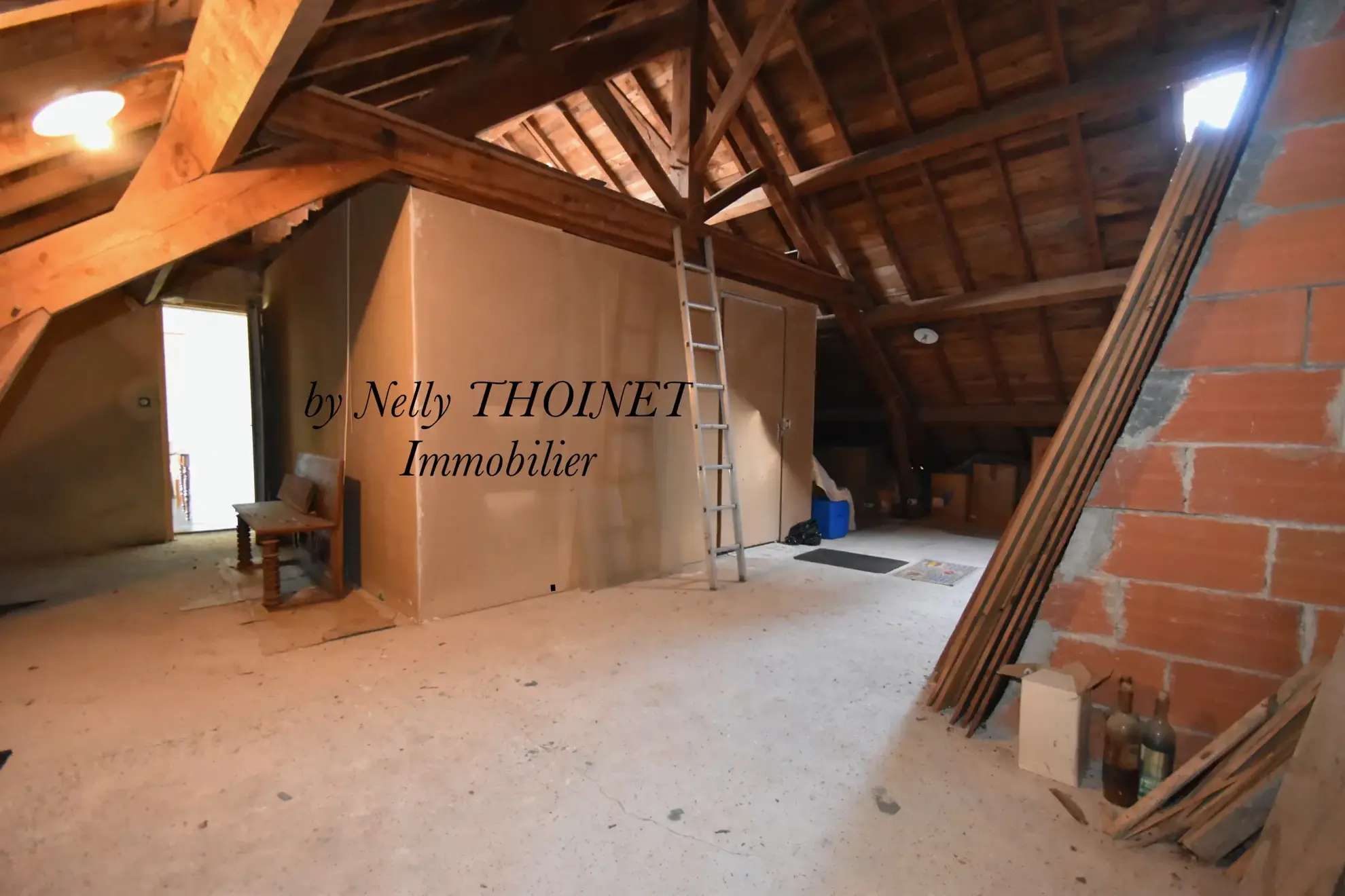 Superbe maison familiale de 208 m² à Crocq avec grand garage de 226 m² et potentiel touristique 