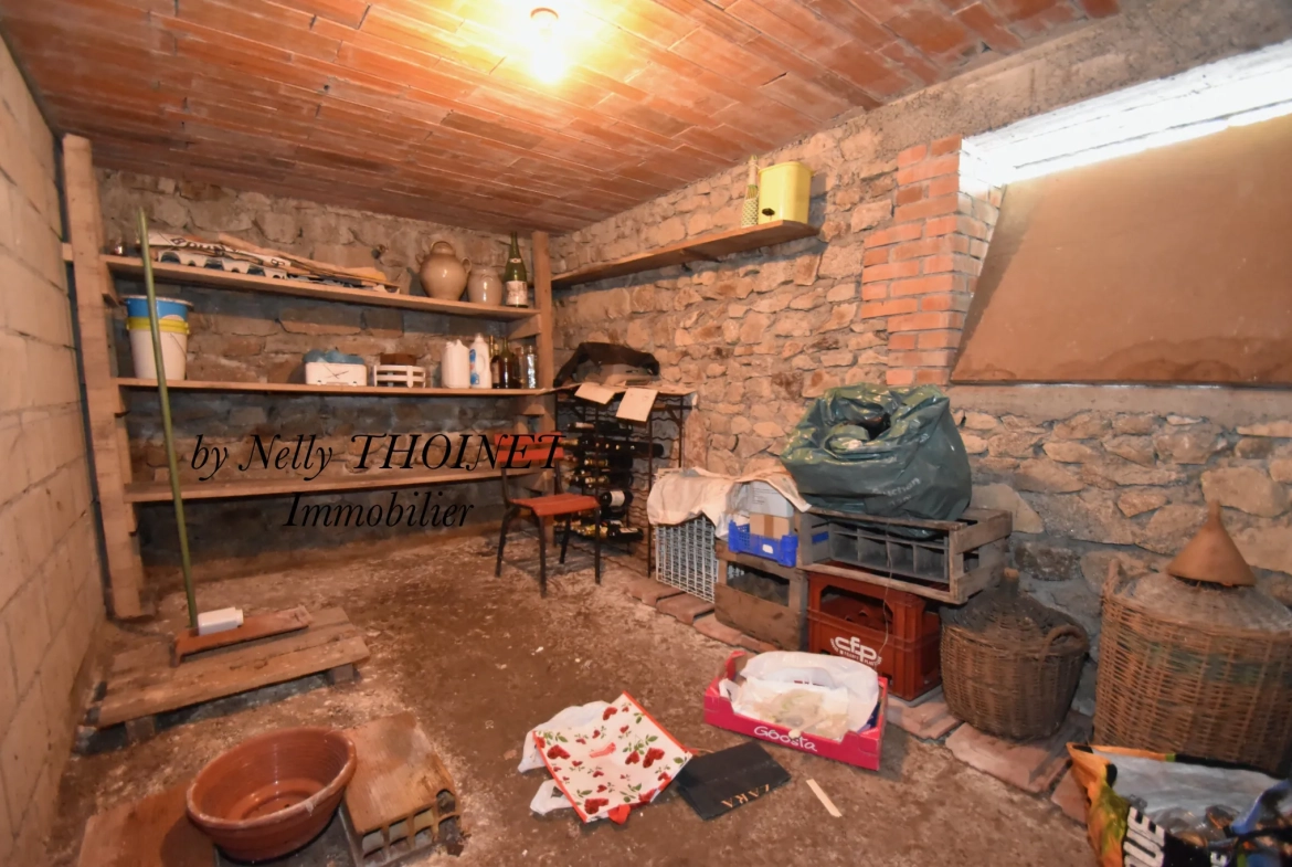 Superbe maison familiale de 208 m² à Crocq avec grand garage de 226 m² et potentiel touristique 