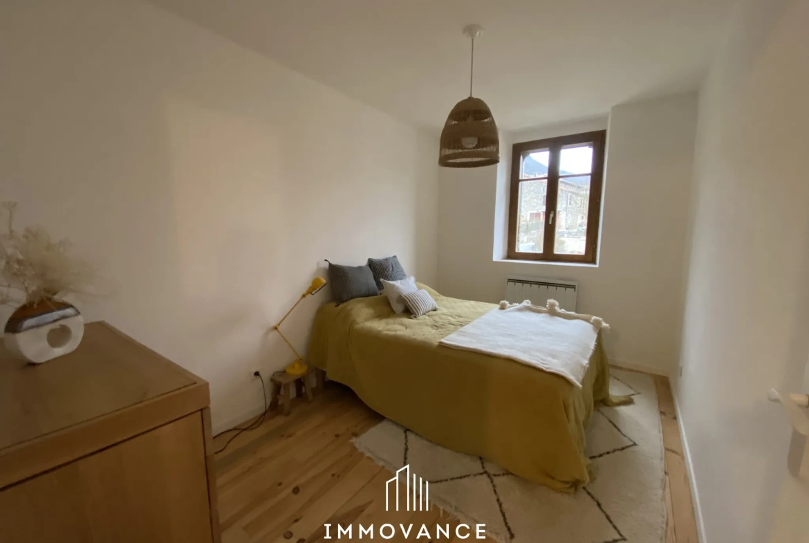Maison de village rénovée avec jardins et parking à Sainte-Eulalie-de-Cernon 