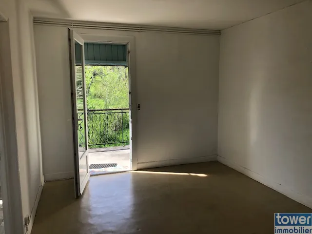 Ensemble immobilier de 3 appartements à Monteils – Investissement idéal 