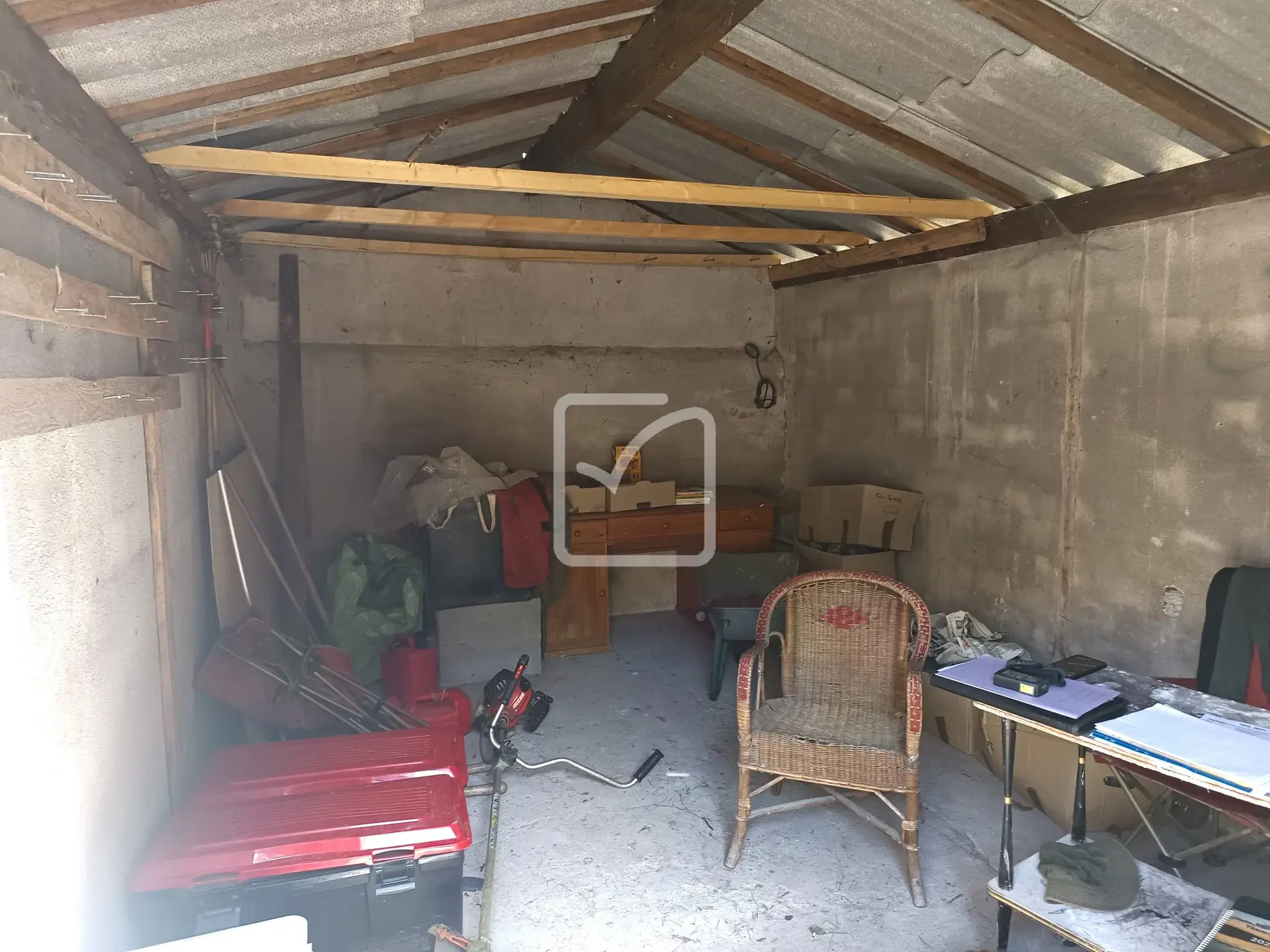 Belle maison en pierre à rénover avec grand terrain à Chassiers 07110 