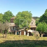 Belle maison en pierre à rénover avec grand terrain à Chassiers 07110