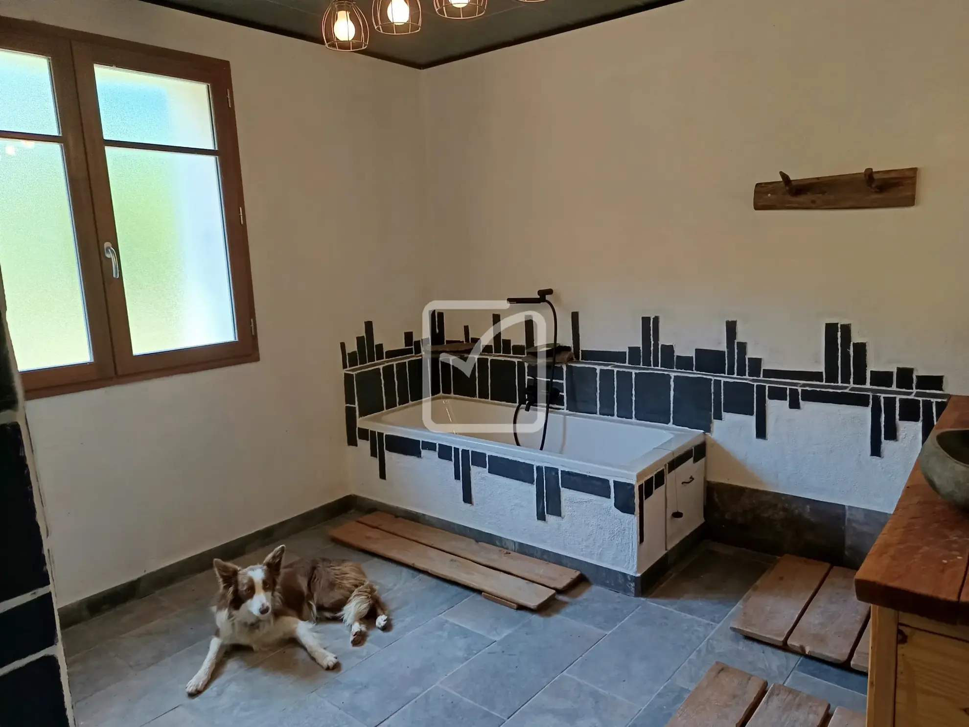 Belle maison en pierre à rénover avec grand terrain à Chassiers 07110 