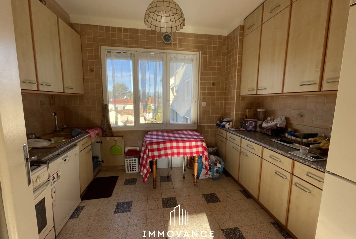 Appartement lumineux de 70 m² à Montpellier avec balcon et parking proche Arceaux 