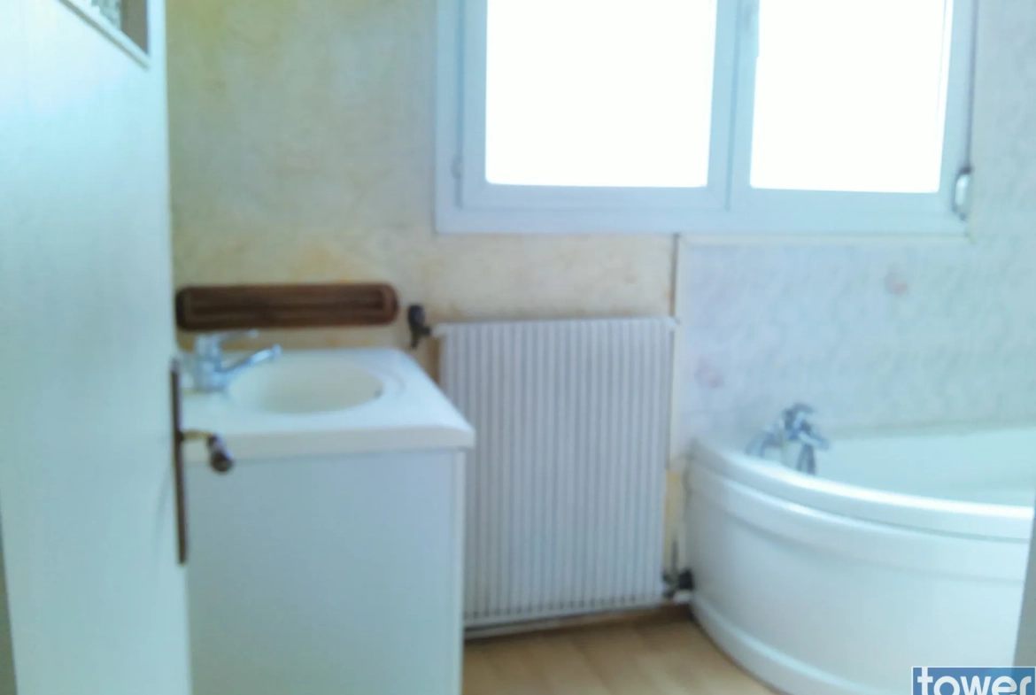 Maison 75 m² à Bethune avec jardin, garage et 3 chambres à proximité du centre-ville 