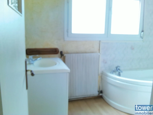 Maison 75 m² à Bethune avec jardin, garage et 3 chambres à proximité du centre-ville