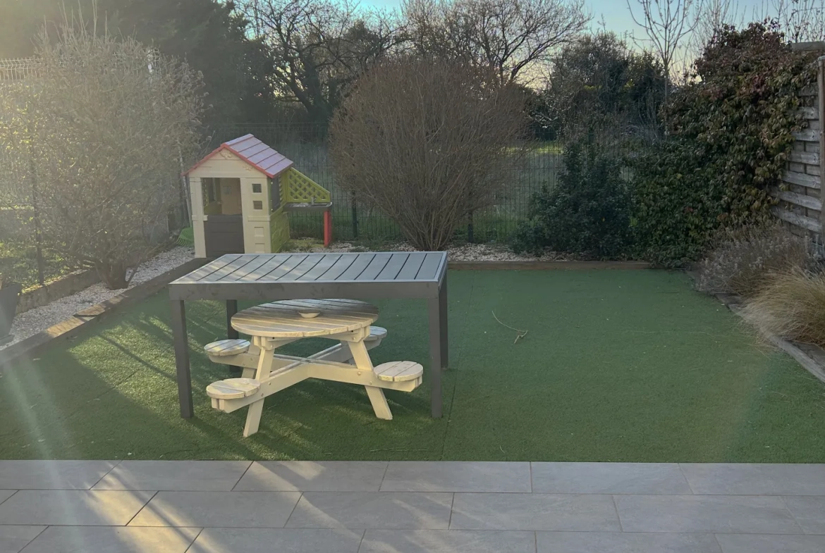Maison familiale à Saint-Soullle avec jardin et garage - Investissement ou résidence 