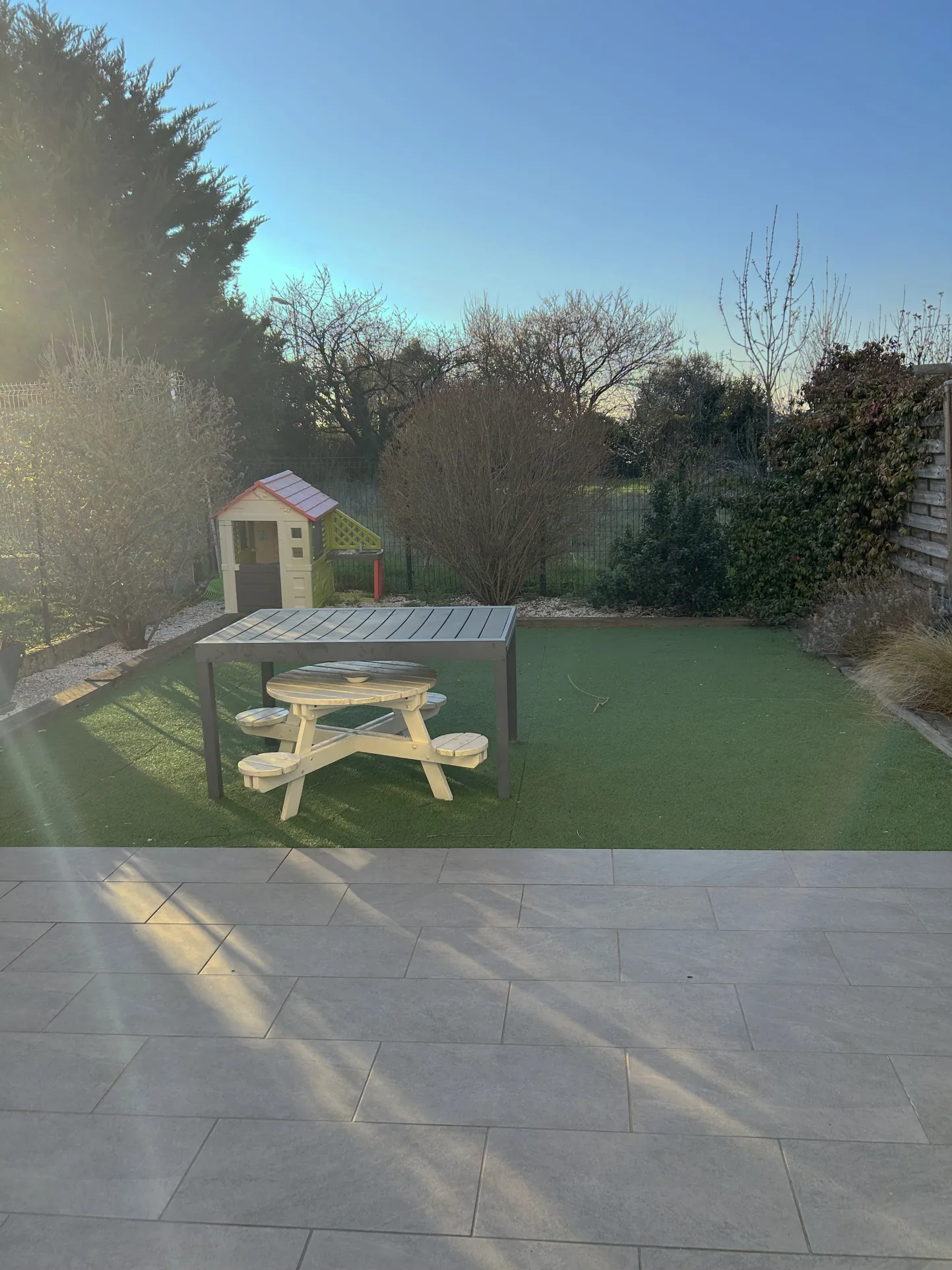 Maison familiale à Saint-Soullle avec jardin et garage - Investissement ou résidence 