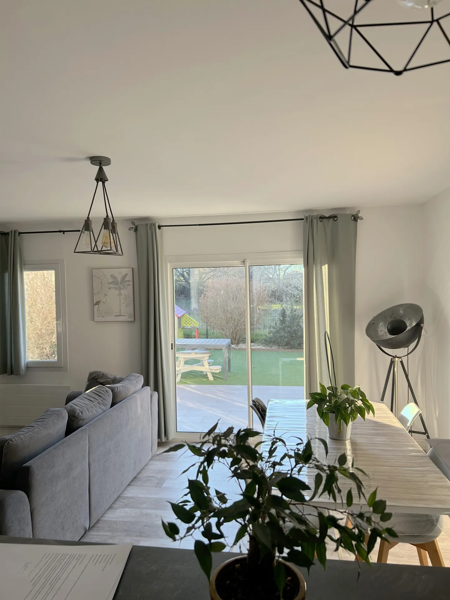 Maison familiale à Saint-Soullle avec jardin et garage - Investissement ou résidence 