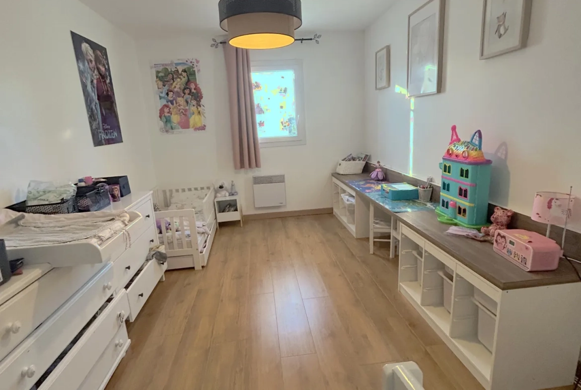 Maison familiale à Saint-Soullle avec jardin et garage - Investissement ou résidence 
