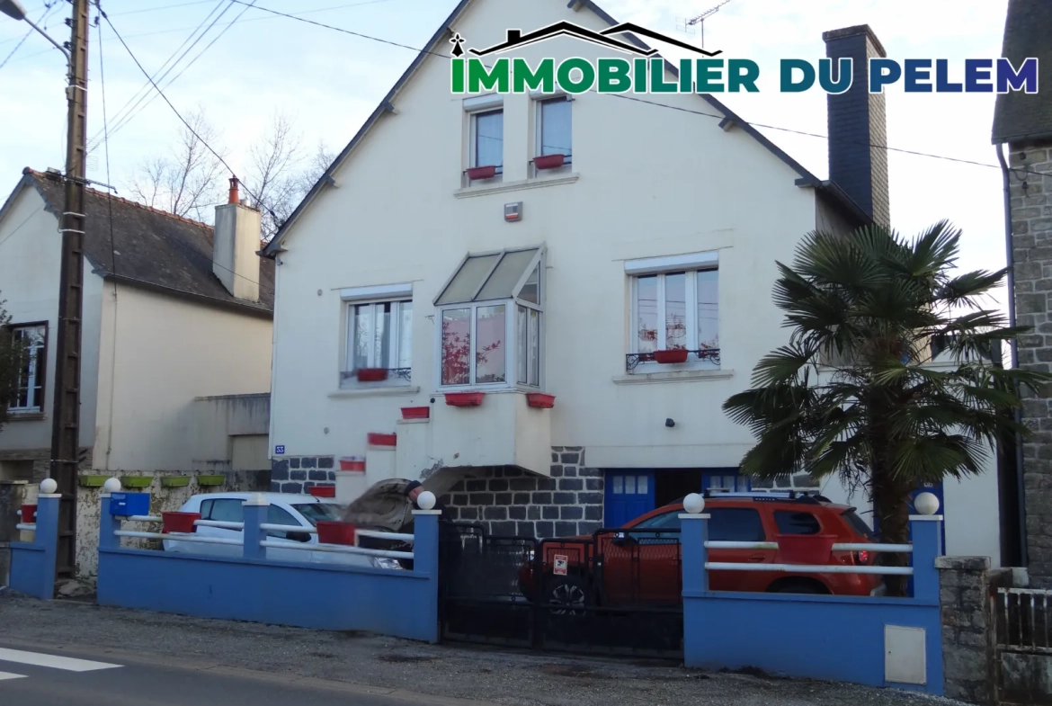 Maison rénovée de 91 m² à Plouguernevel avec jardin et terrasse couverte 