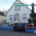 Maison rénovée de 91 m² à Plouguernevel avec jardin et terrasse couverte
