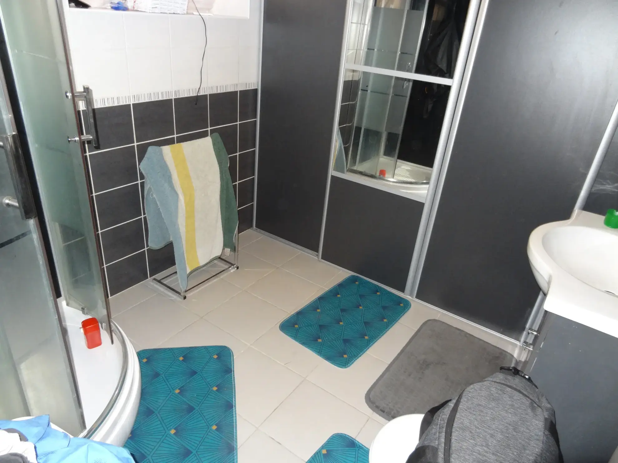 Maison rénovée de 91 m² à Plouguernevel avec jardin et terrasse couverte 