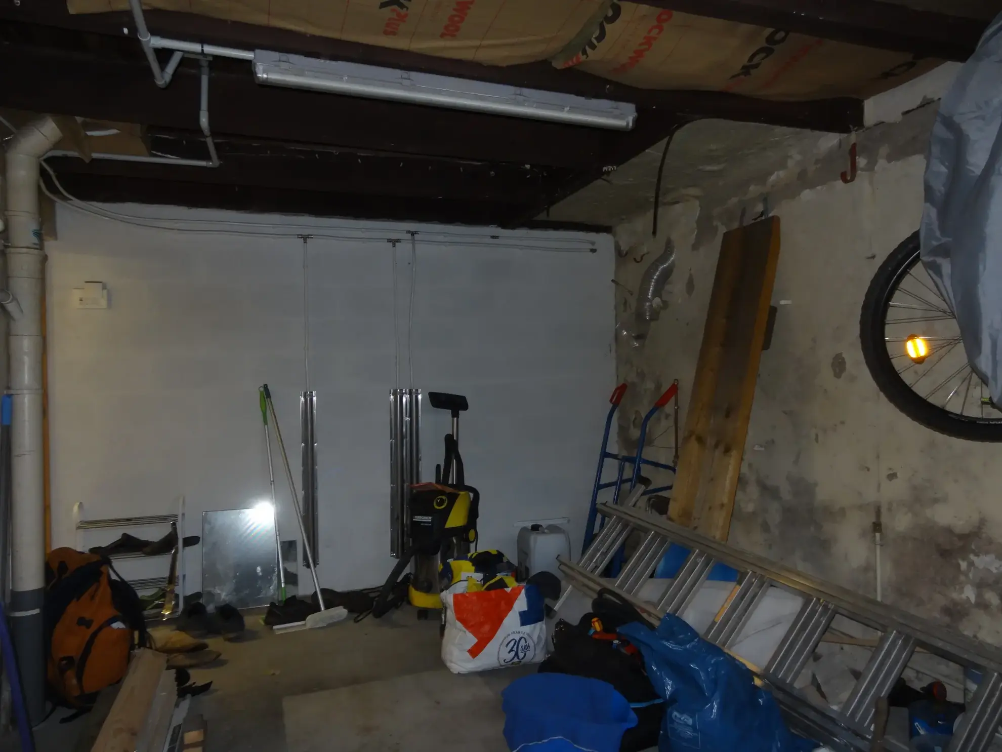 Maison rénovée de 91 m² à Plouguernevel avec jardin et terrasse couverte 