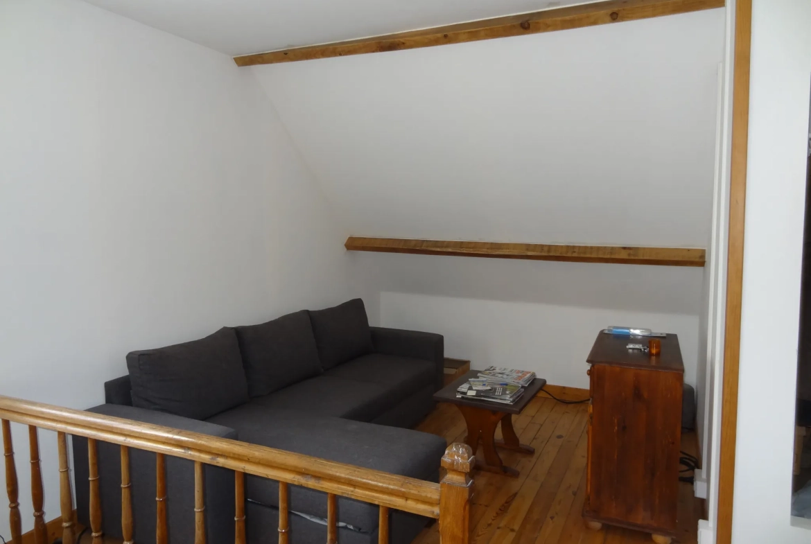 Maison rénovée de 91 m² à Plouguernevel avec jardin et terrasse couverte 