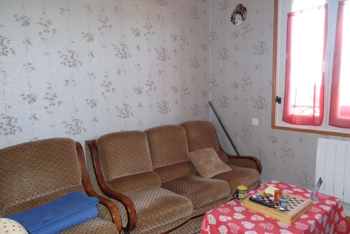 Maison rénovée de 91 m² à Plouguernevel avec jardin et terrasse couverte 