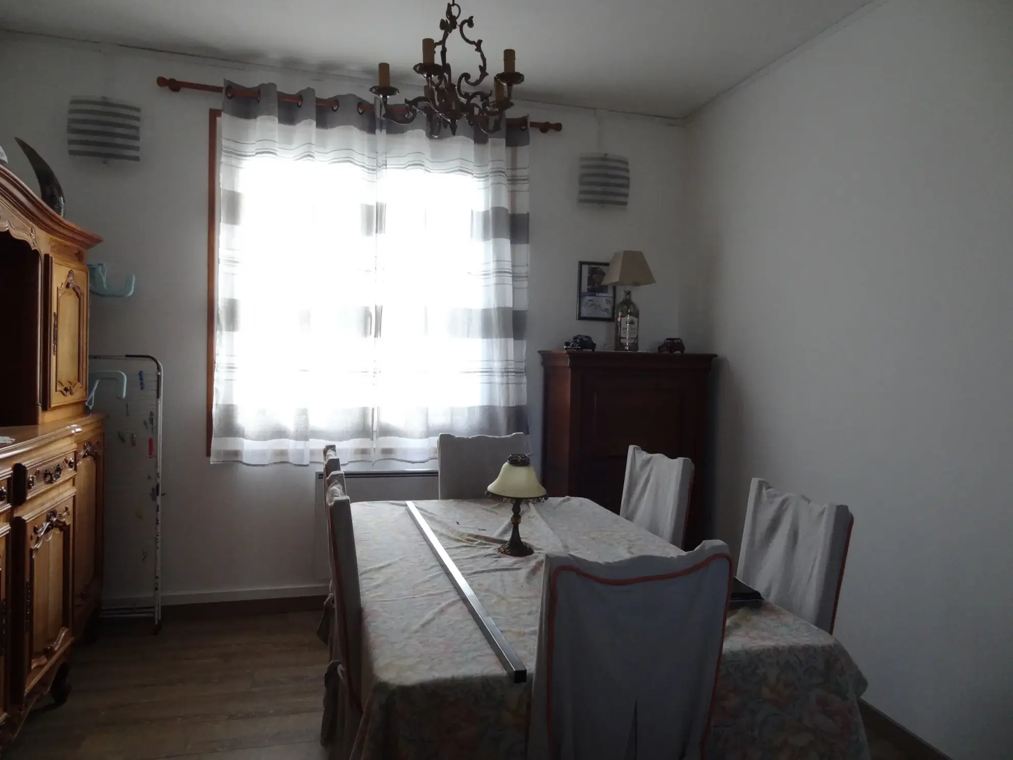 Maison rénovée de 91 m² à Plouguernevel avec jardin et terrasse couverte 