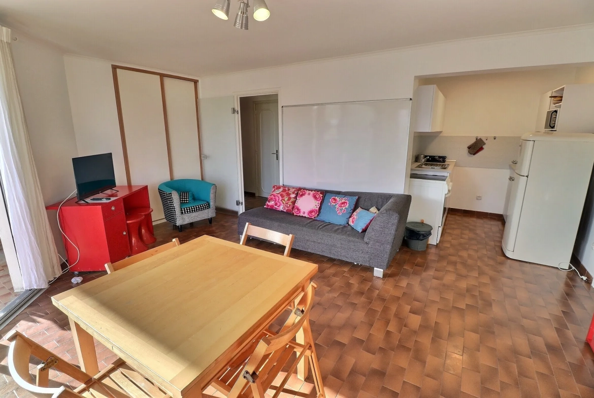 Appartement 3 pièces avec vue latérale mer à Carnon-Plage - Balcon et parking privé 