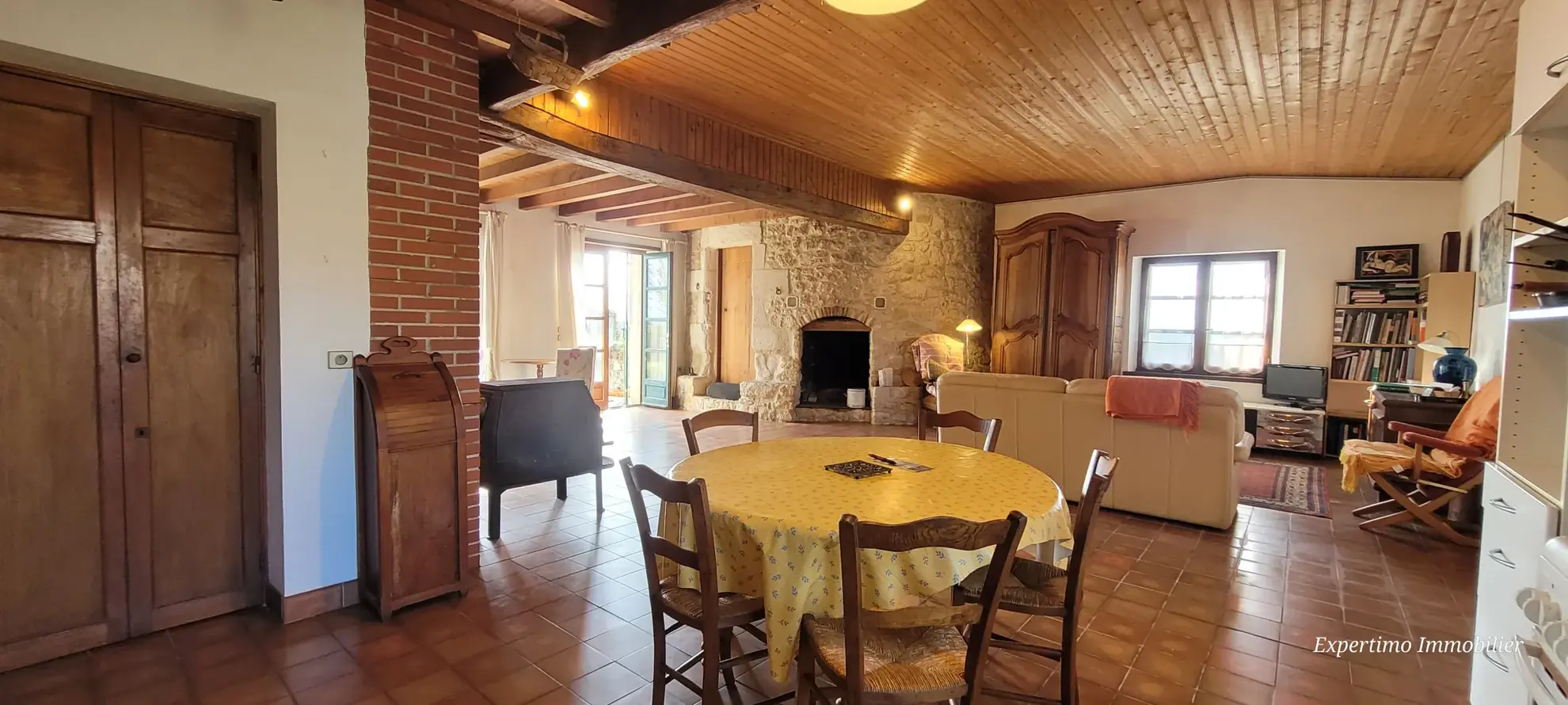 Maison d'habitation avec moulin et grand terrain à Chepniers – Vue campagne 
