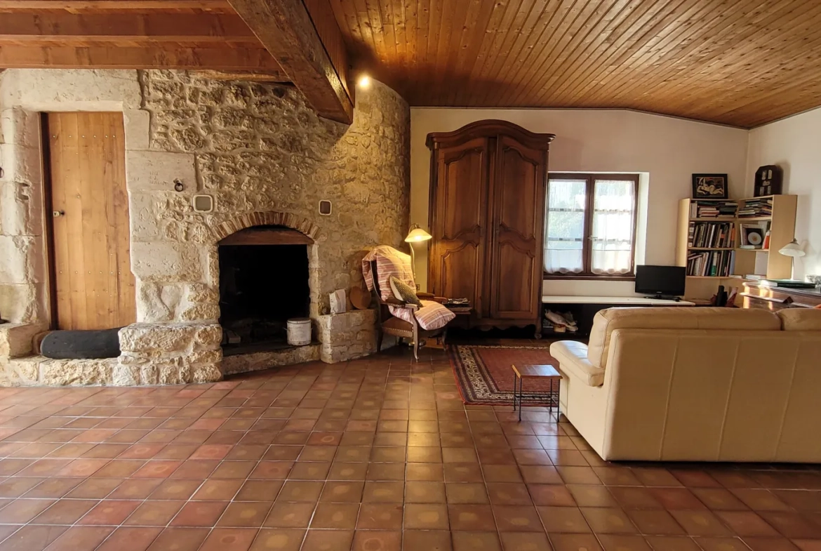 Maison d'habitation avec moulin et grand terrain à Chepniers – Vue campagne 
