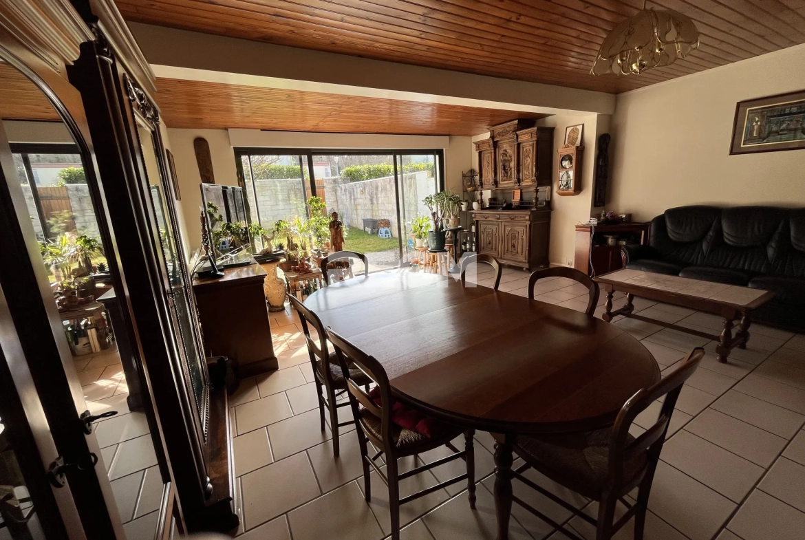 Maison 4 chambres avec jardin et garage à Avon 